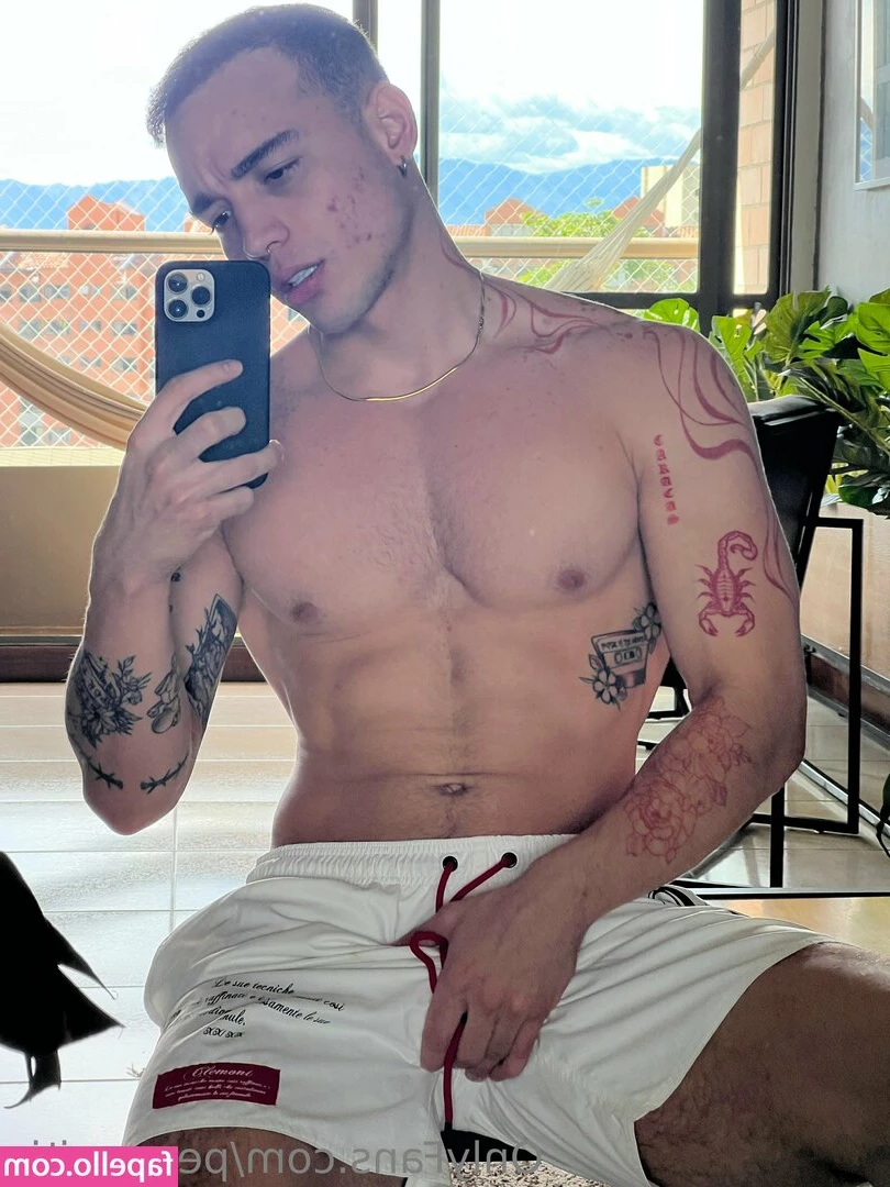 pepegoitia - Checking out my naked body in the mirror 😍🪞 check my message I