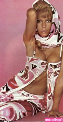 Nancy Sinatra [ nancy-sinatra ] - Preparing for another content house! Leave in the comments for what