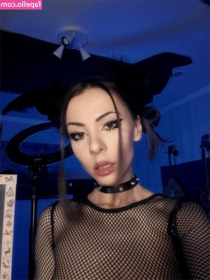 Ai Mori [ ai-mori ] - Should I go live tonight