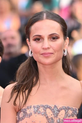 Alicia Vikander [ alicia-vikander ] - Little White Outfit Toy Play out now  Watch me use my favourite toy