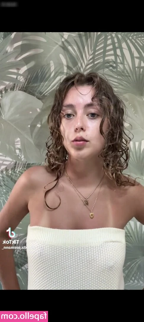 Frida Seemann [ frida-seemann ] - One of my all time fave looks 😈😈😈😈😈🥵🥵🥵