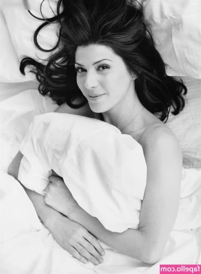 Marisa Tomei [ marisa-tomei ] - Tanned titties