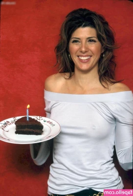 Marisa Tomei [ marisa-tomei ] - Behind the scenes with @littlemissredof 🌶️😉
