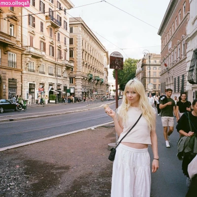 Carly Rae Jepsen [ carly-rae-jepsen ] - Happy Wednesday 🥰