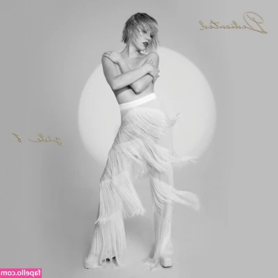Carly Rae Jepsen [ carly-rae-jepsen ] - Loving these leggings