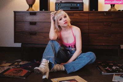Carly Rae Jepsen [ carly-rae-jepsen ] - They need a dick between them