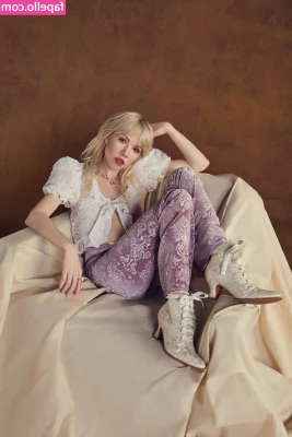 Carly Rae Jepsen [ carly-rae-jepsen ] - Stroking this big dick
