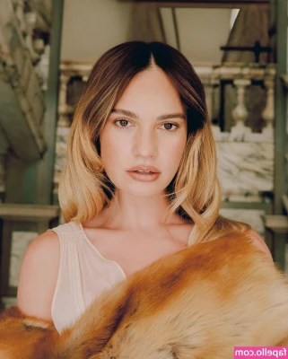 Lily James [ lily-james ] - 🔥 feeling hot hot hot 🔥