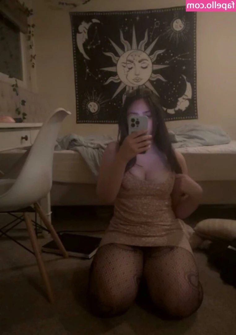 katelyn.belle0 [ katelyn-belle0 ] - Want me to sit up so you can see more? 😉  Request the uncensored