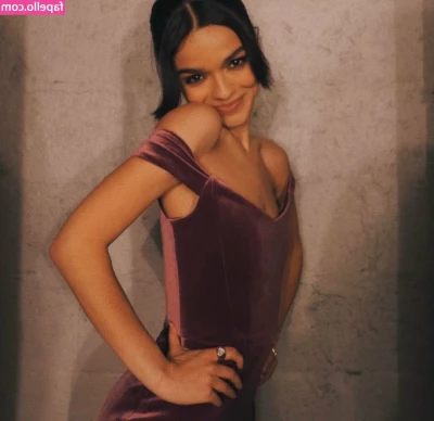 Rachel Zegler [ rachel-zegler ] - Do you like my new pantyhose