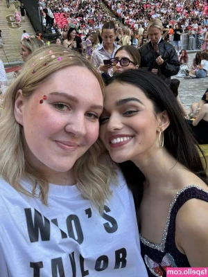 Rachel Zegler [ rachel-zegler ] - dear write not i don't bite 😻🥵🥵 i want to tell my dirty