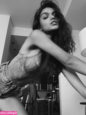 Rachel Zegler [ rachel-zegler ] - Send me 20$ tips through messages to see the rest of this shy shoot