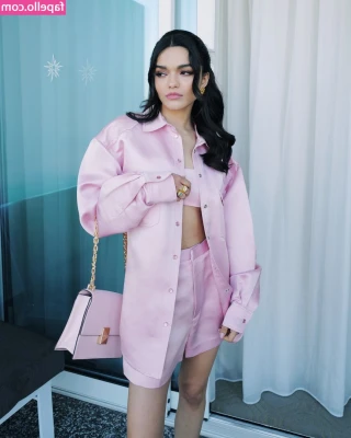 Rachel Zegler [ rachel-zegler ] - Come shower 🚿 with me dropping soon 🥵💦