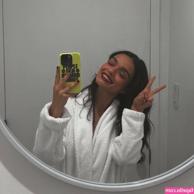Rachel Zegler [ rachel-zegler ] - Happy Friday, my loves 💦💦
