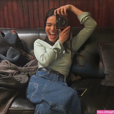 Rachel Zegler [ rachel-zegler ] - Goddess Footjob for my Lord