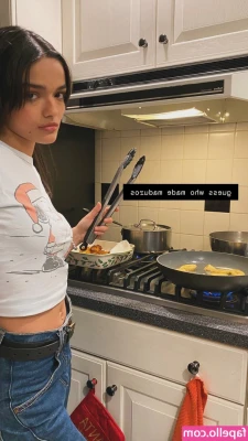 Rachel Zegler [ rachel-zegler ] - Photo evidence that everything I eat goes to my ass.