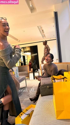 Rachel Zegler [ rachel-zegler ] - Dont u love looking up at this bimbo