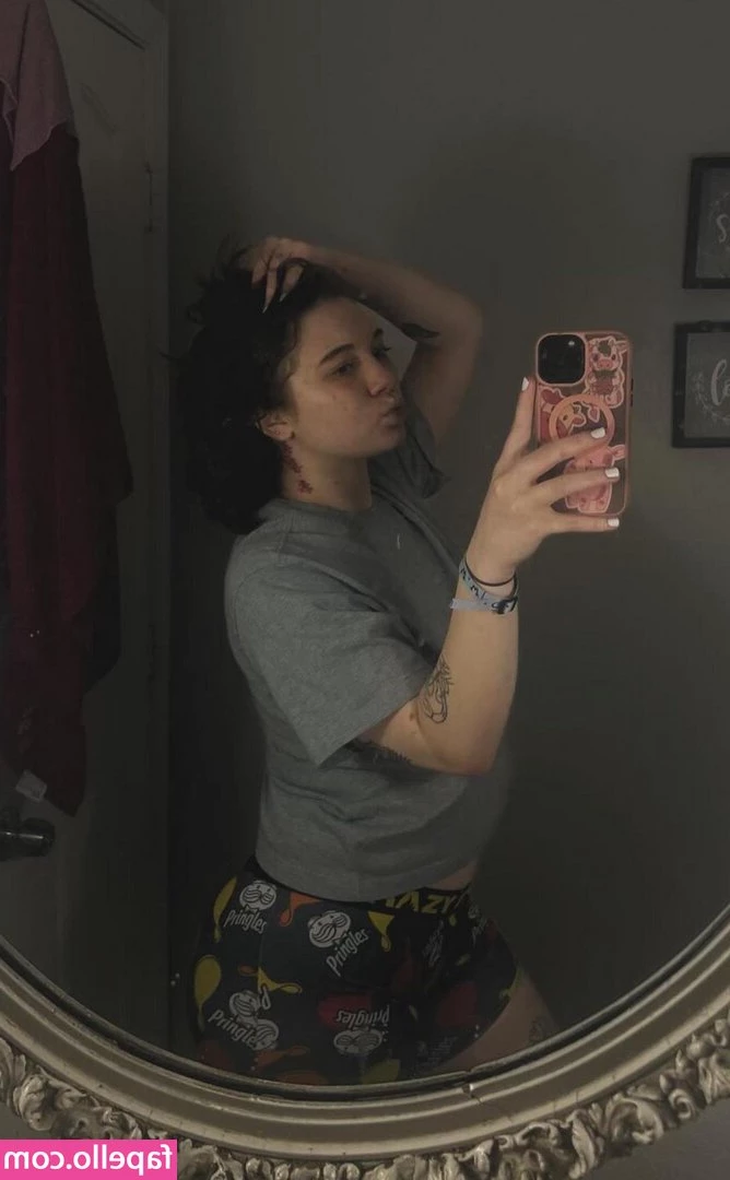 Caiidenn - Wanna see more pics of horny dudes in Public