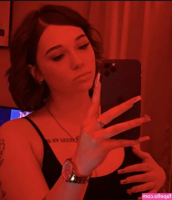 Caiidenn - Fuck I just love the way it feels when I shove that plug in my ass