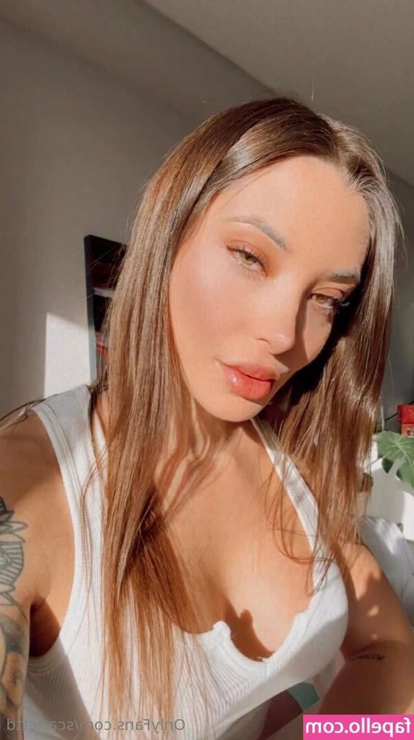 gscarlettdd - Take a shower with me! 💦 Check out these moves .. oh i'm so horny