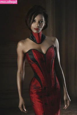 Natasha J Bella [ natasha-j-bella ] - Working my way through messages. I hate when there’s a glitch.