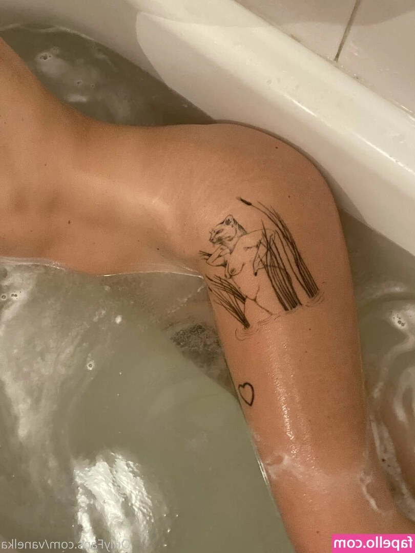 Vanelka - These nudes full of cum are accompanied by a cumshot video on my main