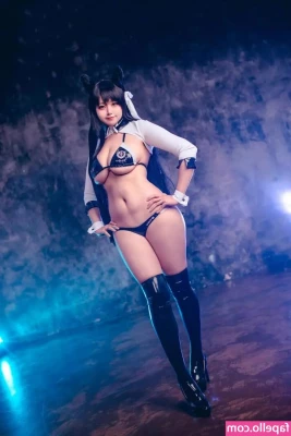 Baden Badencos [ baden-badencos ] - IT S TITTY THURSDAY  sukkertits-vip I denne ukas Titty Thursday blir