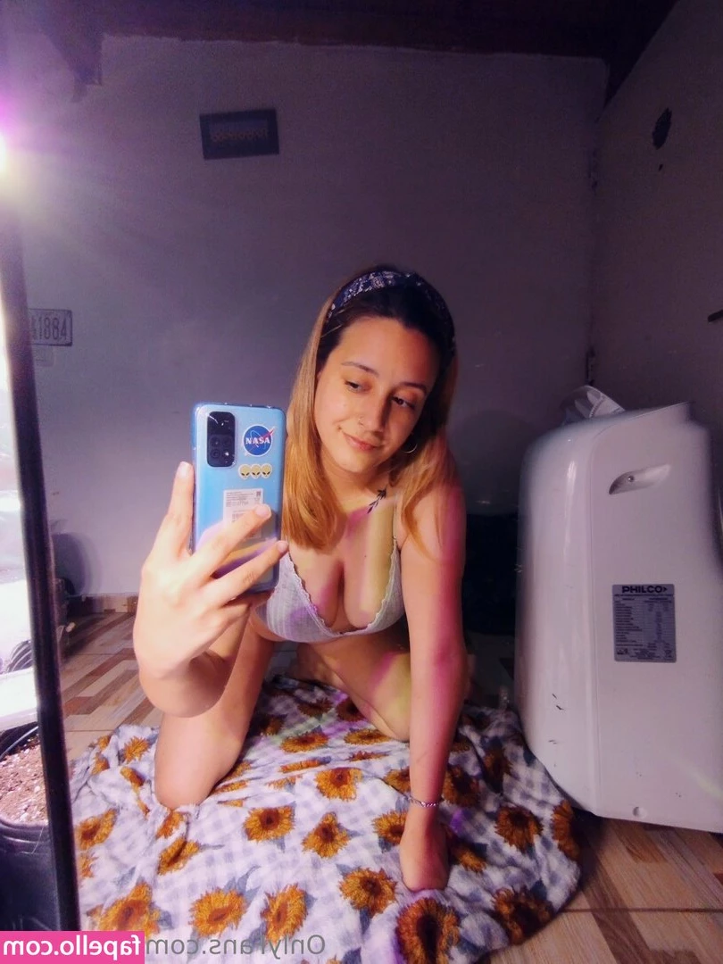 jaz_laurenn [ jaz-laurenn ] - I wanna show you i’m a naughty girl