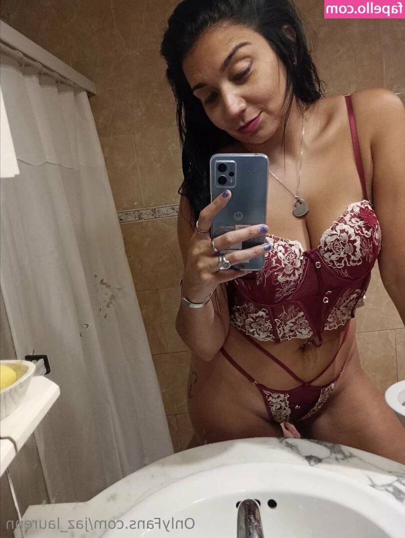 jaz_laurenn [ jaz-laurenn ] - Feel extra horny at work today  had to pull em out