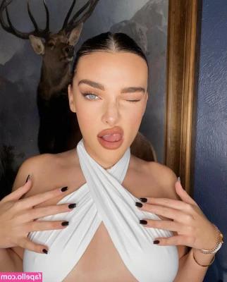 Kendall Vertes [ kendall-vertes ] - Real men send tips before dick pics