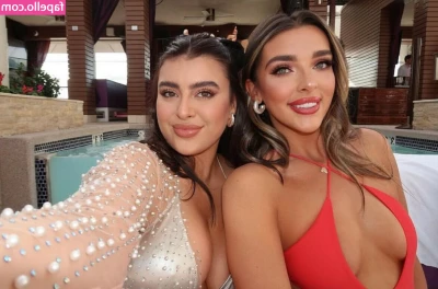 Kendall Vertes [ kendall-vertes ] - Love the hot tub lights 💕