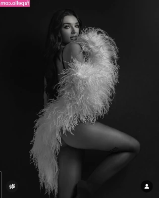 Kendall Vertes [ kendall-vertes ] - You need to see this fat hairy ass and cunt unblurred and uncensored