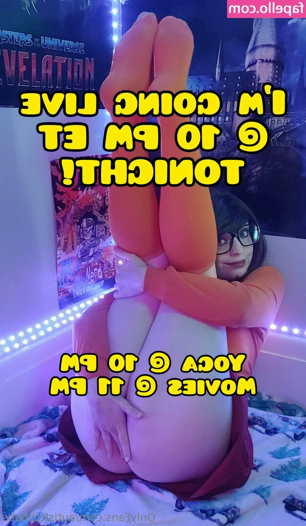 autisticboobs - it s tuesday  and I heard you likeee sideboob