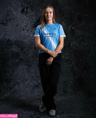 Sydney Lohmann [ sydney-lohmann ] - Holy fuuuuuck. That one pic 🥵