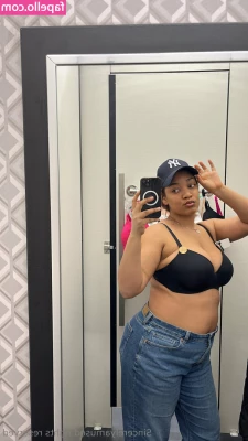 sincerelyamused - Shoving it inside me 🍆🥵
