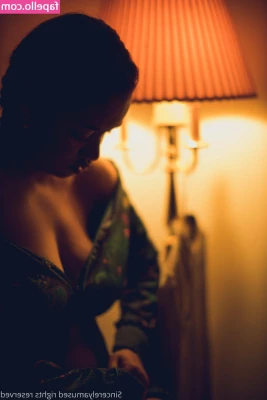 sincerelyamused - Enough of wasting time. DM YOUR QUEEN RIGHT NOW
