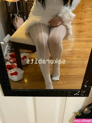Sakurabits - Good morning my boys 💋 Do you like my outfit? I am sure about it!