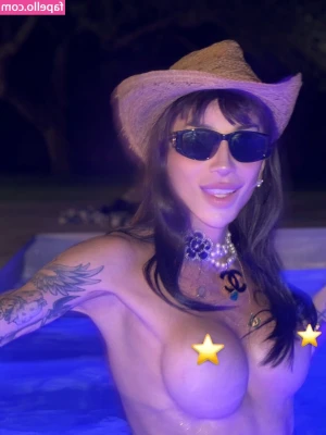 Maya Massafera [ maya-massafera ] - Going to be posting a new video today 🥰🥰 family has been in
