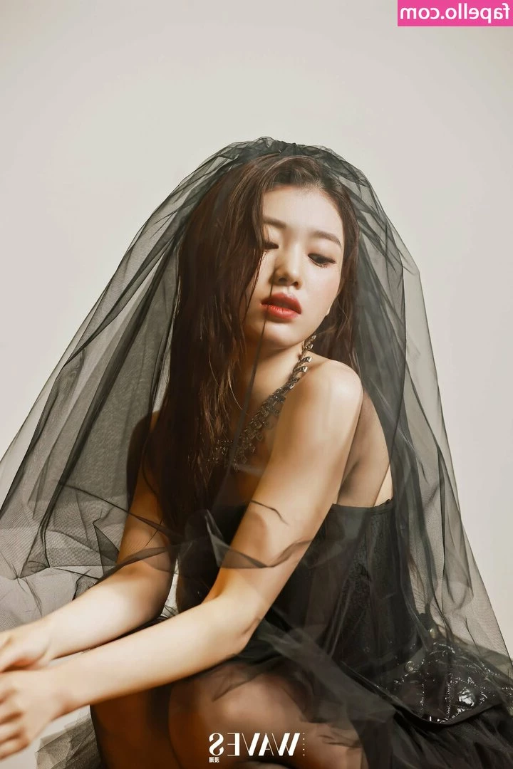 Shen Xiaoting [ shen-xiaoting ] - Here's another "sneak peek" at my new topless video OUT OF BREATH