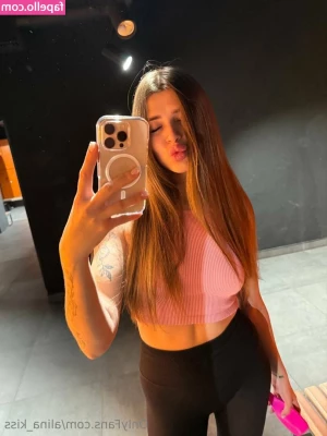 alina_kiss [ alina-kiss ] - Loving that my ac is so cold i need a sweatshirt