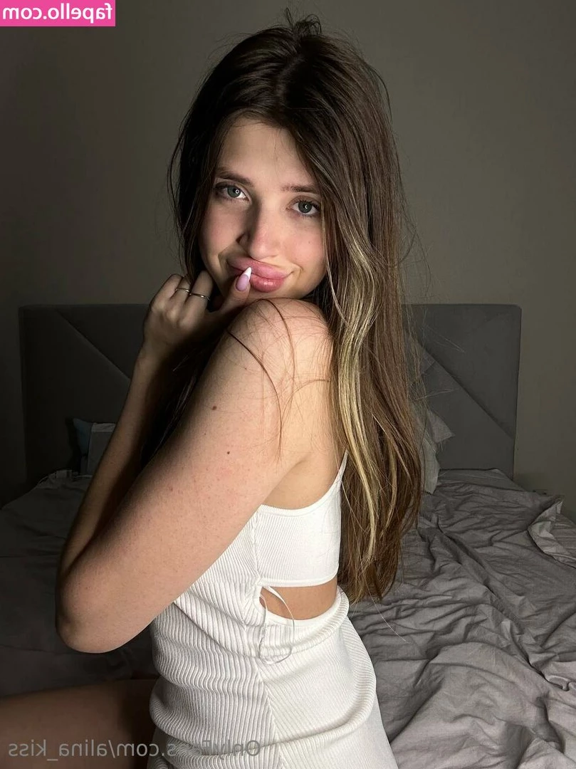 alina_kiss [ alina-kiss ] - Big ol freak