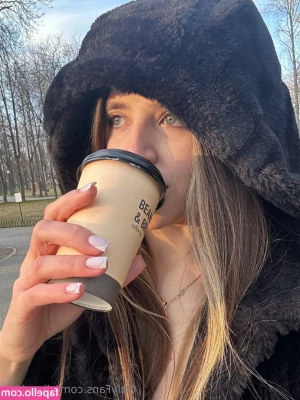 alina_kiss [ alina-kiss ] - Would you take me to starbux? ☕