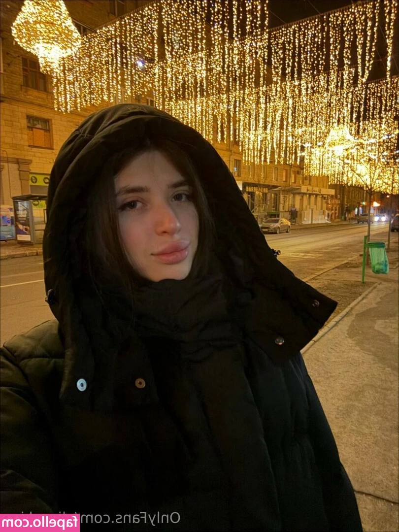 alina_kiss [ alina-kiss ] - Live stream Monday Night at 9 pm mt time  Hope to see you there