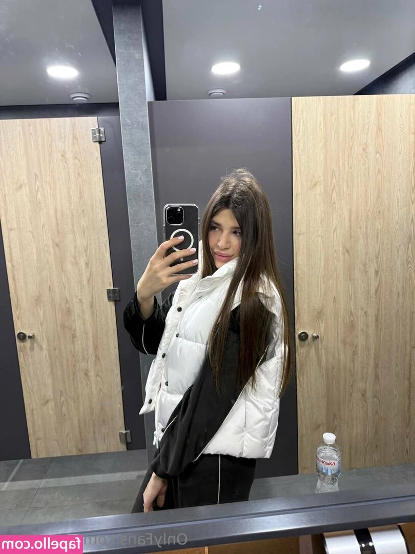 alina_kiss [ alina-kiss ] - It wouldn t be a Ninetiesm1lf video without bouncing my yummy ass on