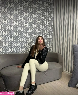 alina_kiss [ alina-kiss ] - Rub my feet and smack my booty