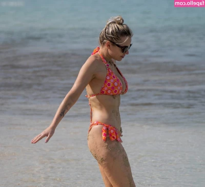 Helen Flanagan [ helen-flanagan ] - Nude surfboard 🏄 😜