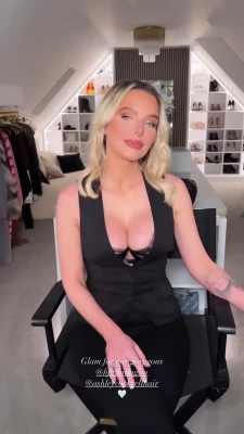 Helen Flanagan [ helen-flanagan ] - I am such a good tease. <3 #PicsoftheDay