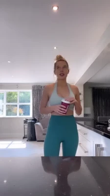 Helen Flanagan [ helen-flanagan ] - a set of some hot ass booty pics 🥵 🥩 come over lemme sit on ur