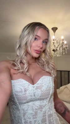 Helen Flanagan [ helen-flanagan ] - I'm having dinner right now but its kind of boring... would rather be