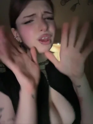 karlychaa - Hot noods 🍜